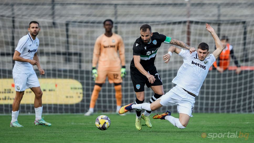 В мач без "съдийско клане": Черно море изпусна Славия в София