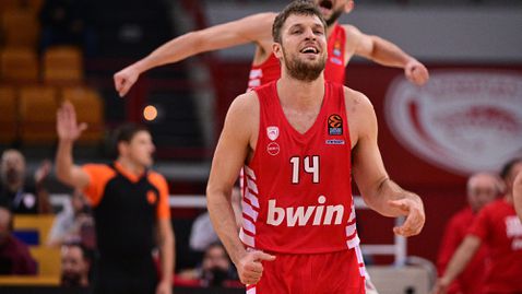  Убийствен Везенков изстреля Олимпиакос до седма победа в Гърция 