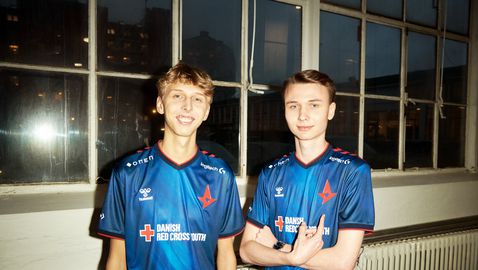 Astralis привлече stavn и jabbi