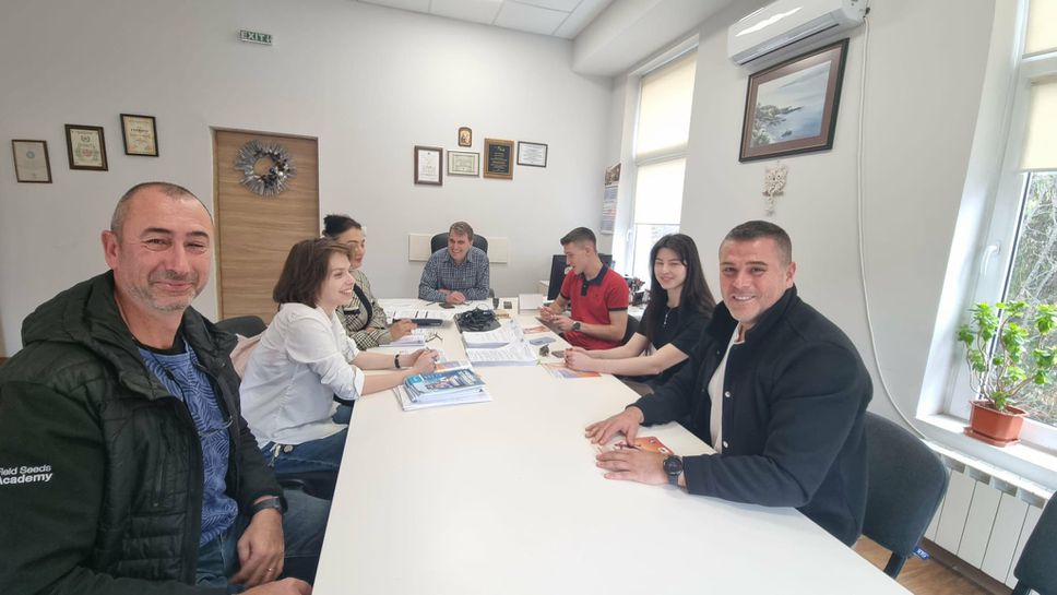 Ученици от Националната природо математическа гимназия Акад Любомир Чакалов ще подкрепят