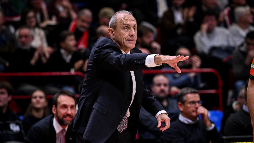 Италианецът Еторе Месина вече не е старши треньор на Армани