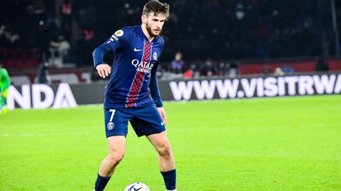  Кварацхелия: Имам доста области, в които мога да се подобря, Хакими е мъчно да бъде сменен 