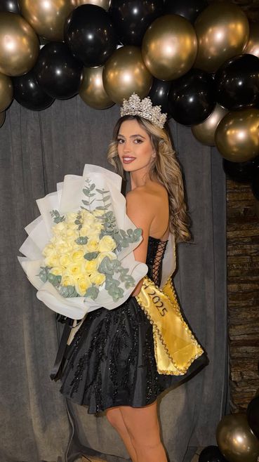 Мис България призова феновете на Славия за подкрепа в дербито срещу Левски