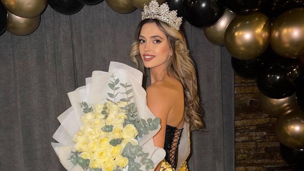 Симона центърът с лява ръка така е известна във волейболните