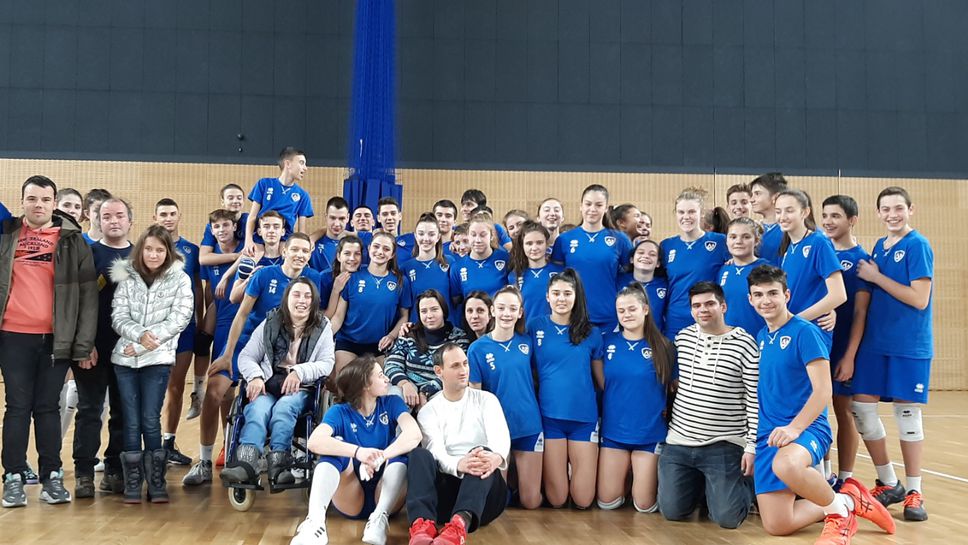 Волейболният Левски с благородна инициатива за Коледа