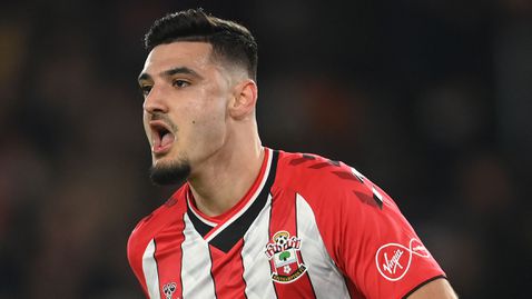  Саухамптън предлага рекордна оферта за нападател на Челси 