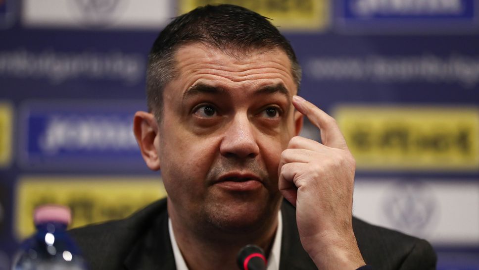 Новият шеф на съдиите напомнил на футболистите, че не трябва да носят никакви бижута на терена