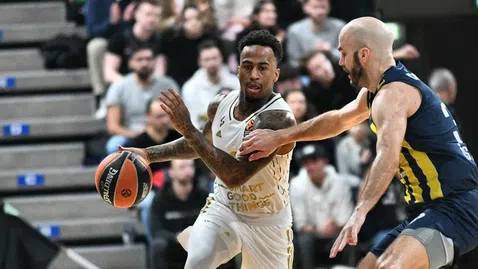  Дий Бост тласна АСВЕЛ към популярен триумф над Фенербахче 