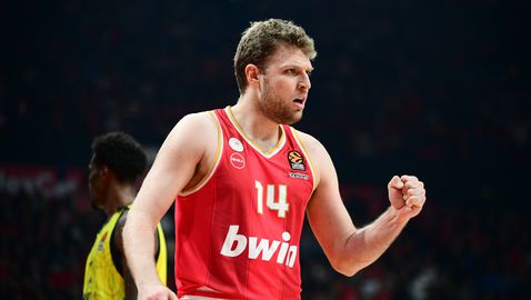 Олимпиакос преодоля АЕК въпреки липсата на контузения Везенков