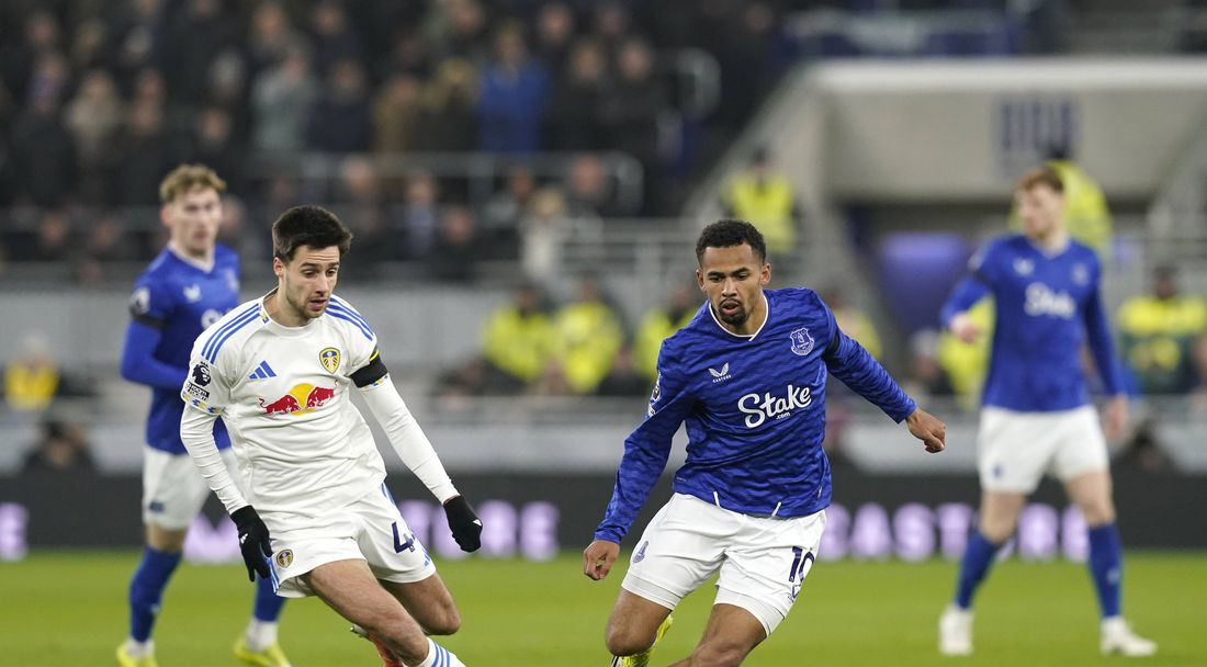 Груев излезе от игра, след което Лийдс изпусна победата срещу Евертън