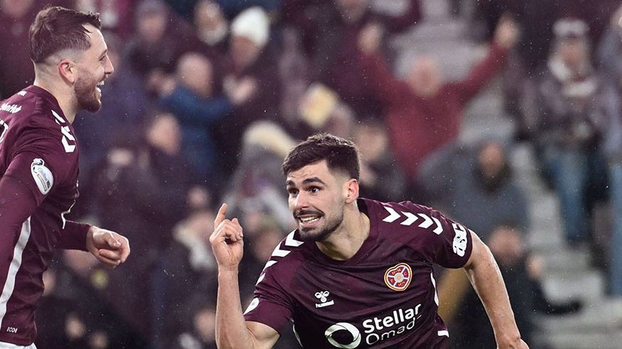 Неделният ден предложи голямо дерби в шотландския футбол Хартс и