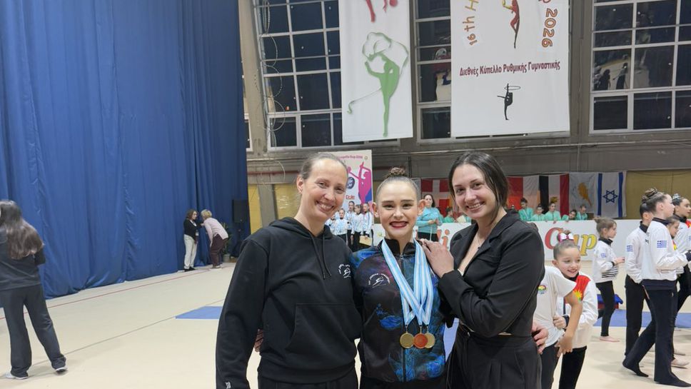 Световната шампионка с ансамбъла за девойки Ивайла Велковска завоюва три