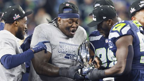 Пейтриътс и Сийхоукс ще играят в Супербоул LX