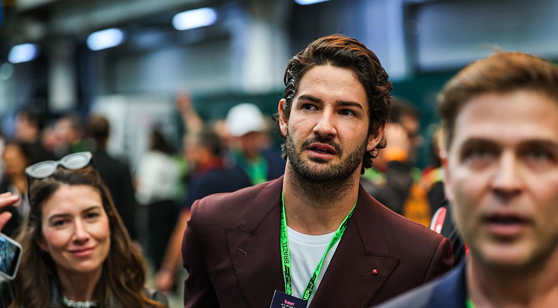 Пато преговаря за закупуването на изненадващ клуб от Англия