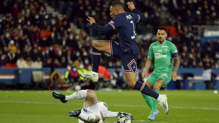  Пари Сен Жермен обърна Сент Етиен на 