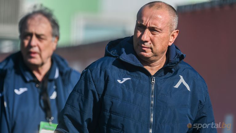 Треньорът на Левски Станимир Стоилов привика 10 деца и юноши