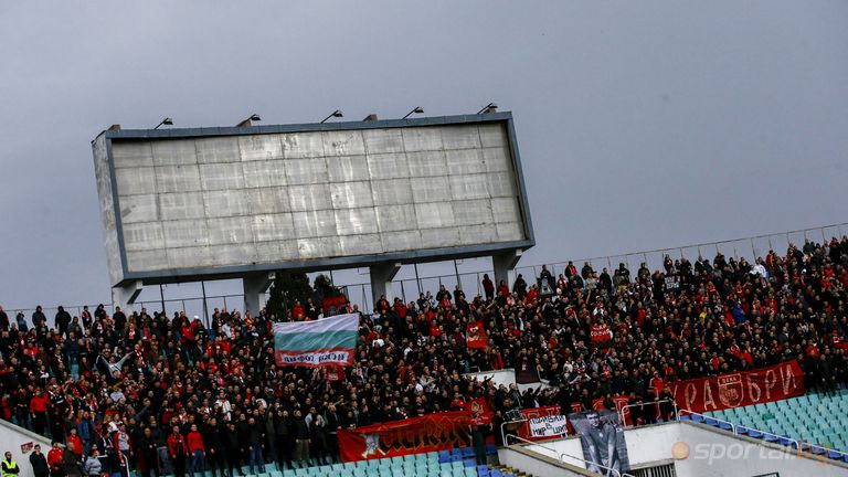 Феновете на ЦСКА София заеха своите места в секторите