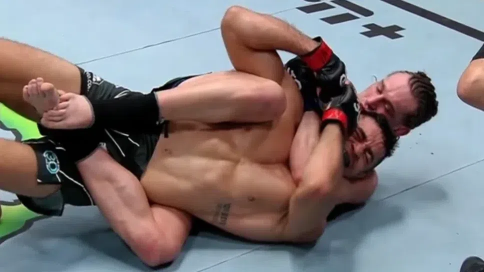 Брендън Алън победи Андре Мунис в последните секунди на боя със събмишън