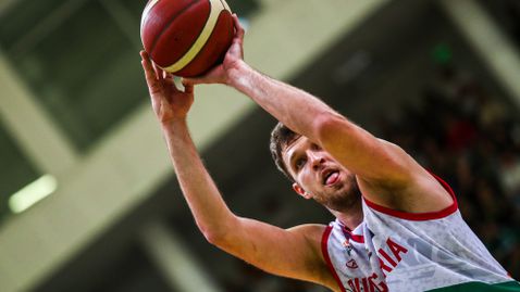  На живо: България - Португалия 53:46, Везенков държи 