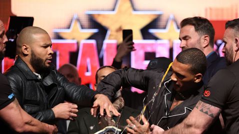 Солидна глоба за Крис Юбенк за удара с яйце