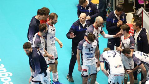 Матей Казийски с 16 точки! Милано отпадна от Шампионската лига след “златен гейм”