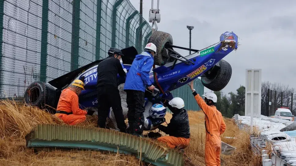 Резервният пилот на Уилямс е напълно невредим след зверска катастрофа на "Сузука"