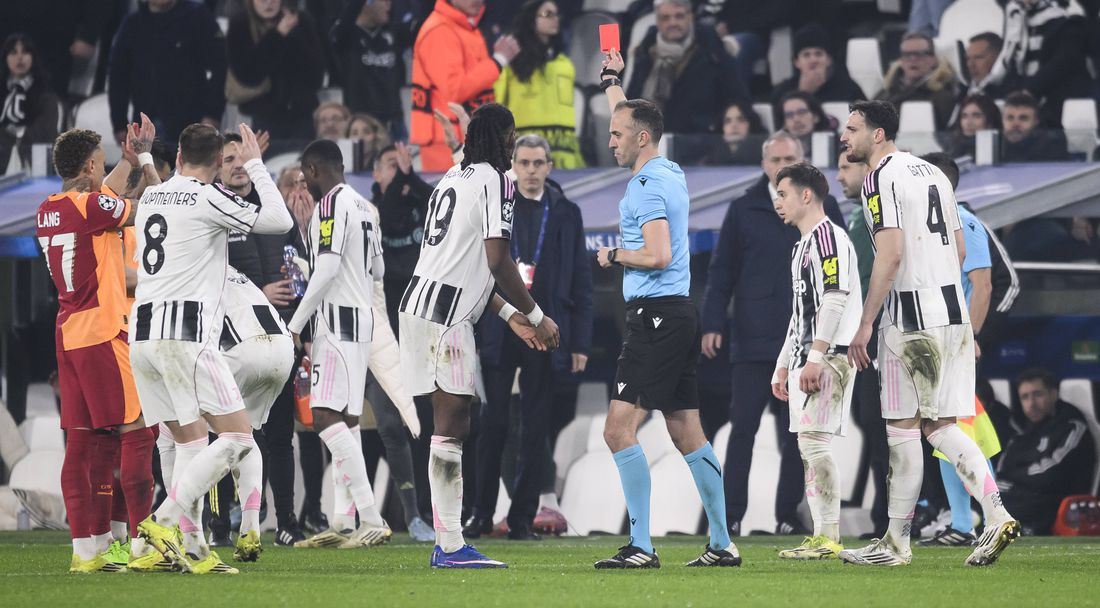 Шеф на Ювентус: Поредно съдийско разочарование, как така ни пратиха рефер с едва 10 мача в ШЛ?