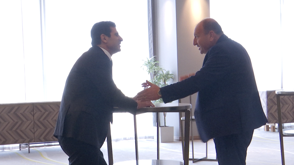 Георги Иванов в разпален разговор с Караманджуков