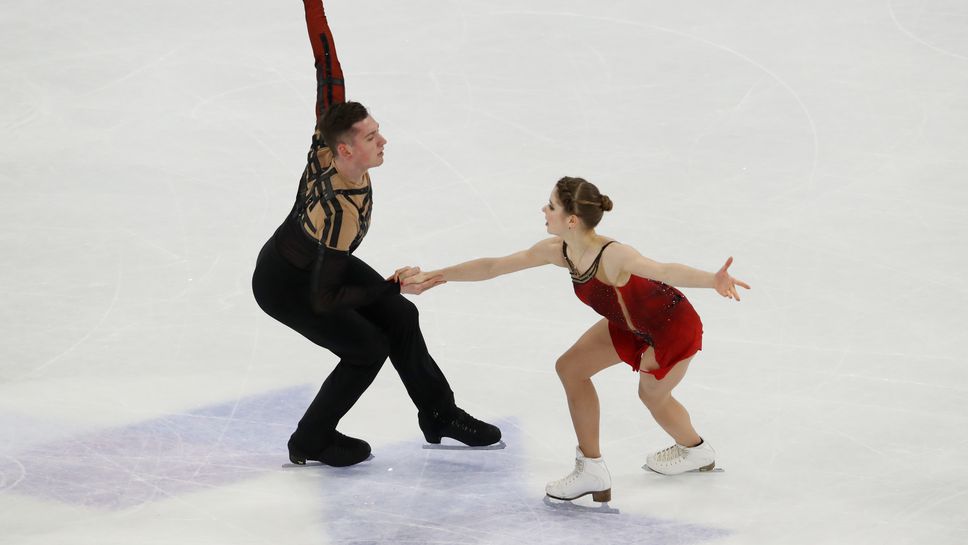 Дебютантите Анастасия Мишина и Александър Галямов спечелиха титлата при спортните двойки в Стокхолм