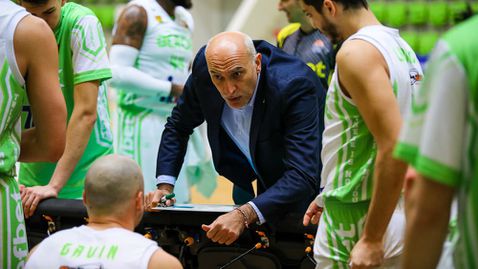 Берое трябва да извади някой заек от шапката, за да победи Академик Пловдив