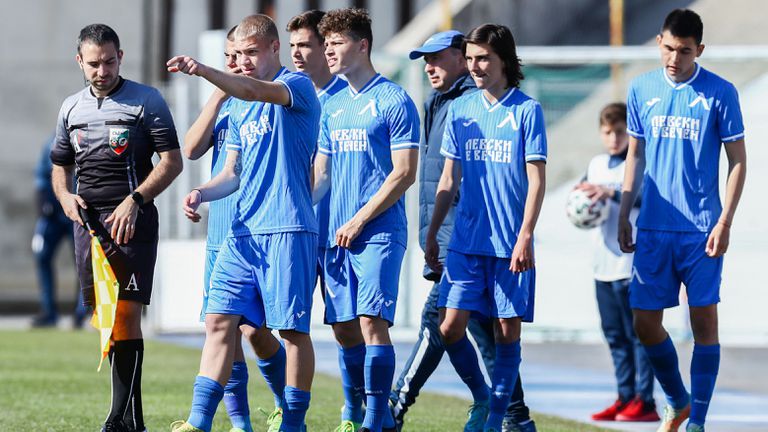  Синът на Йовов и още девет юноши упражняваха с първия тим на Левски 