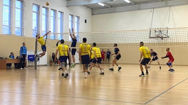 Здрави битки на старта на финалите в А НВГ в Ихтиман 🏐