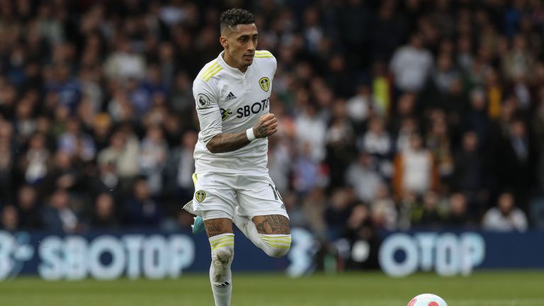  Лийдс отхвърли оферта от Барселона за Рафиня 