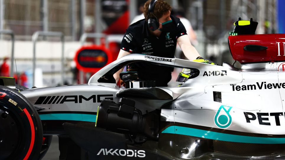 Хамилтън: Имаме проблеми с баланса на колата