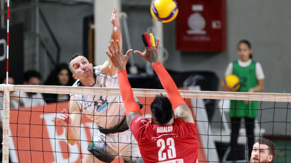 Боян Йорданов с 16 точки, Милон загуби и втория полуфинал от Олимпиакос в Гърция