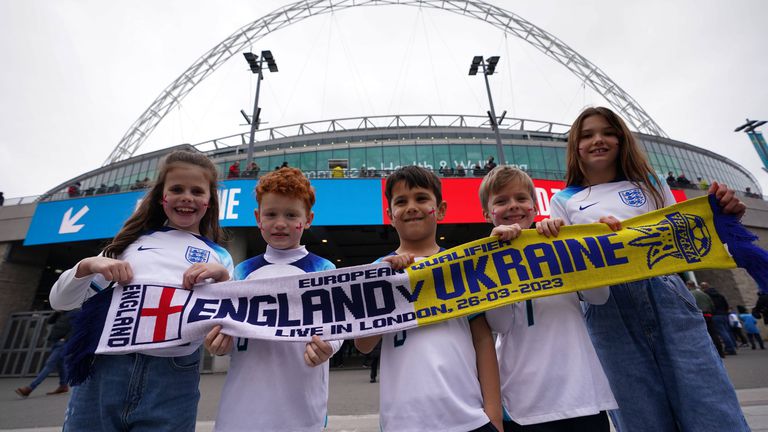 Англия приема Украйна на Уембли“ в двубой от втория кръг