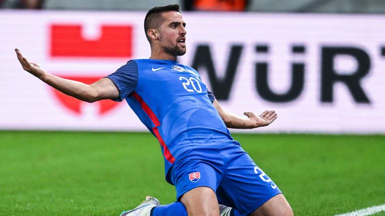 Словакия се справи с Босна за първа победа в евроквалификациите