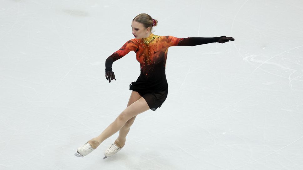 Най добрата българска състезателка по фигурно пързаляне Александра Фейгин завърши