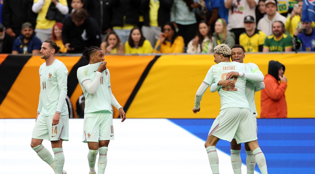 Франция излъга Бразилия в приятелска корида със седем жълти и един червен картон