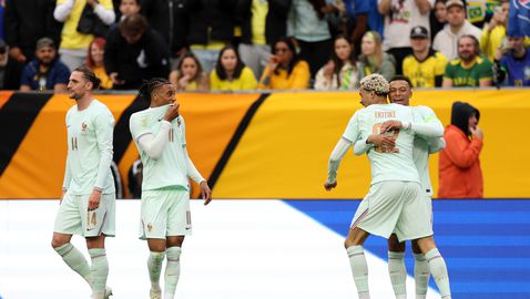 Франция излъга Бразилия в приятелска корида със седем жълти и един червен картон