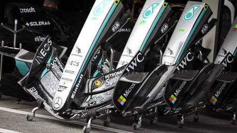 Легално ли е предното крило на Мерцедес?