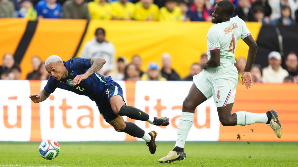 Бразилия 0:1 Франция, червен картон за Упамекано, "петлите" останаха с човек по-малко!