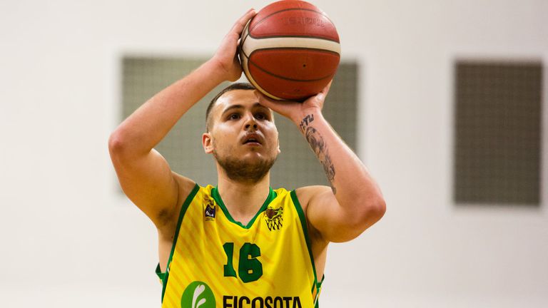 Крилото на Шумен Георги Кендеров изигра най добрия мач в кариерата