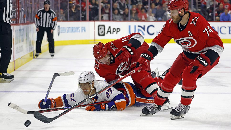 Каролина загуби у дома и пропусна да затвори серията срещу Айлендърс