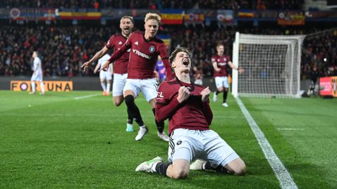  Изгониха Мартин Минчев, само че Спарта повали първенеца в 104-ата минута 