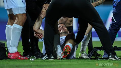  Неприятно: Изнесоха на носилка капитана на Арда 