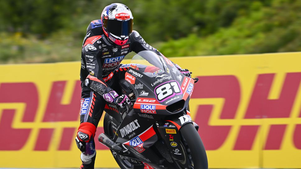 Сена Аджиъс ликува с втората си поредна победа в Moto2 след успех на "Херес"