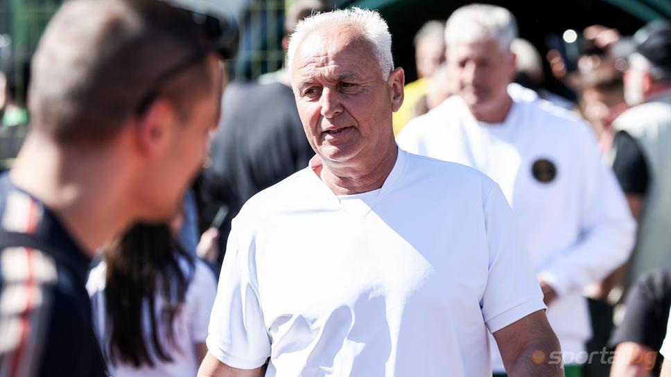 Бончо Генчев става учител по физическо в Самоводене