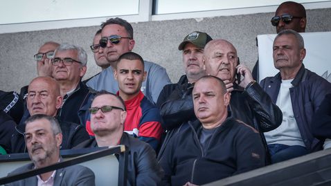 Голям скандал в "Овча купел"! Венци Стефанов слезе при агитката, закани се на ултрасите