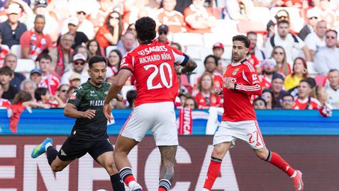 Разгром запази Бенфика на второто място